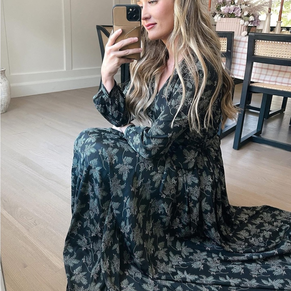 Ivy City Co Holly Berry Black Sheath Dress V-neck Long Sleeve